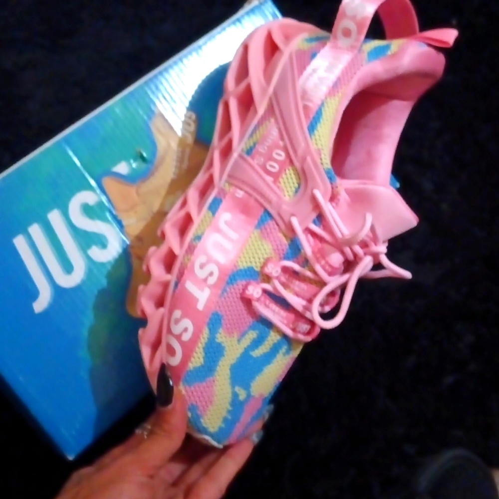 Woman's just so so running shoes